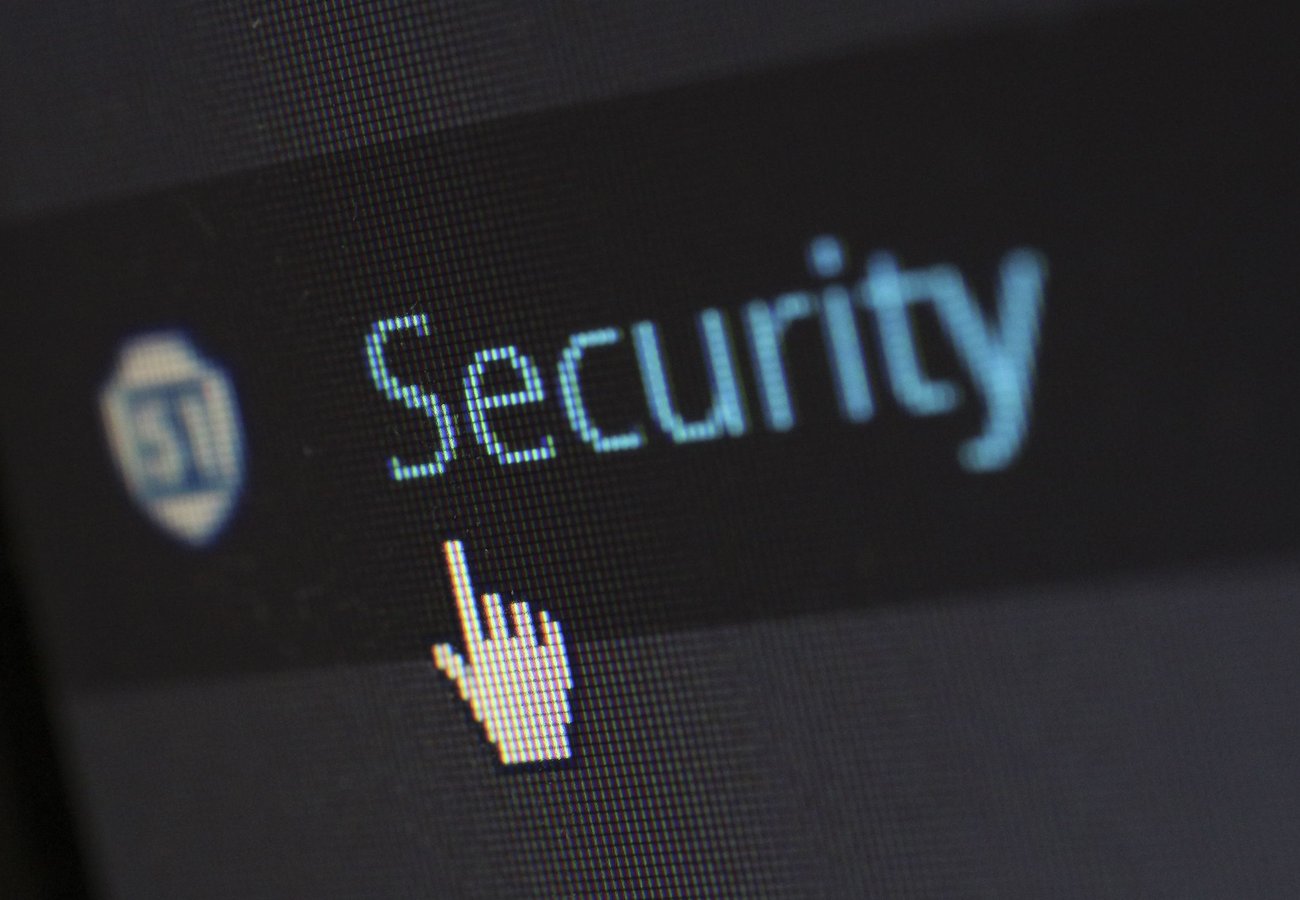Lucchetto digitale su tastiera, concetto di privacy e VPN gratuita di Firefox