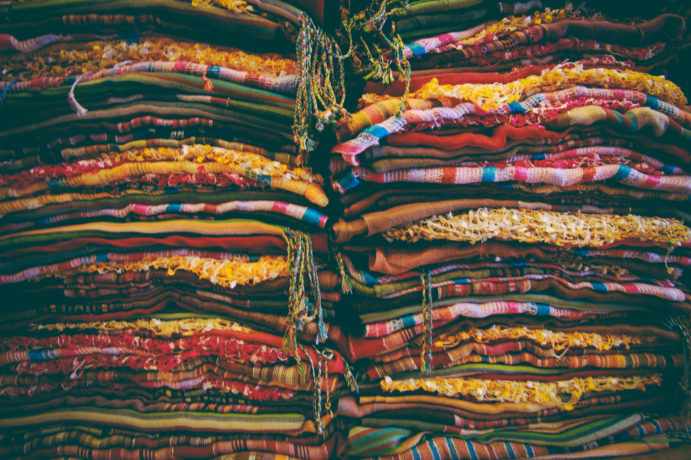 Tessuti colorati con pattern stampati digitalmente — stampa su tessuto online