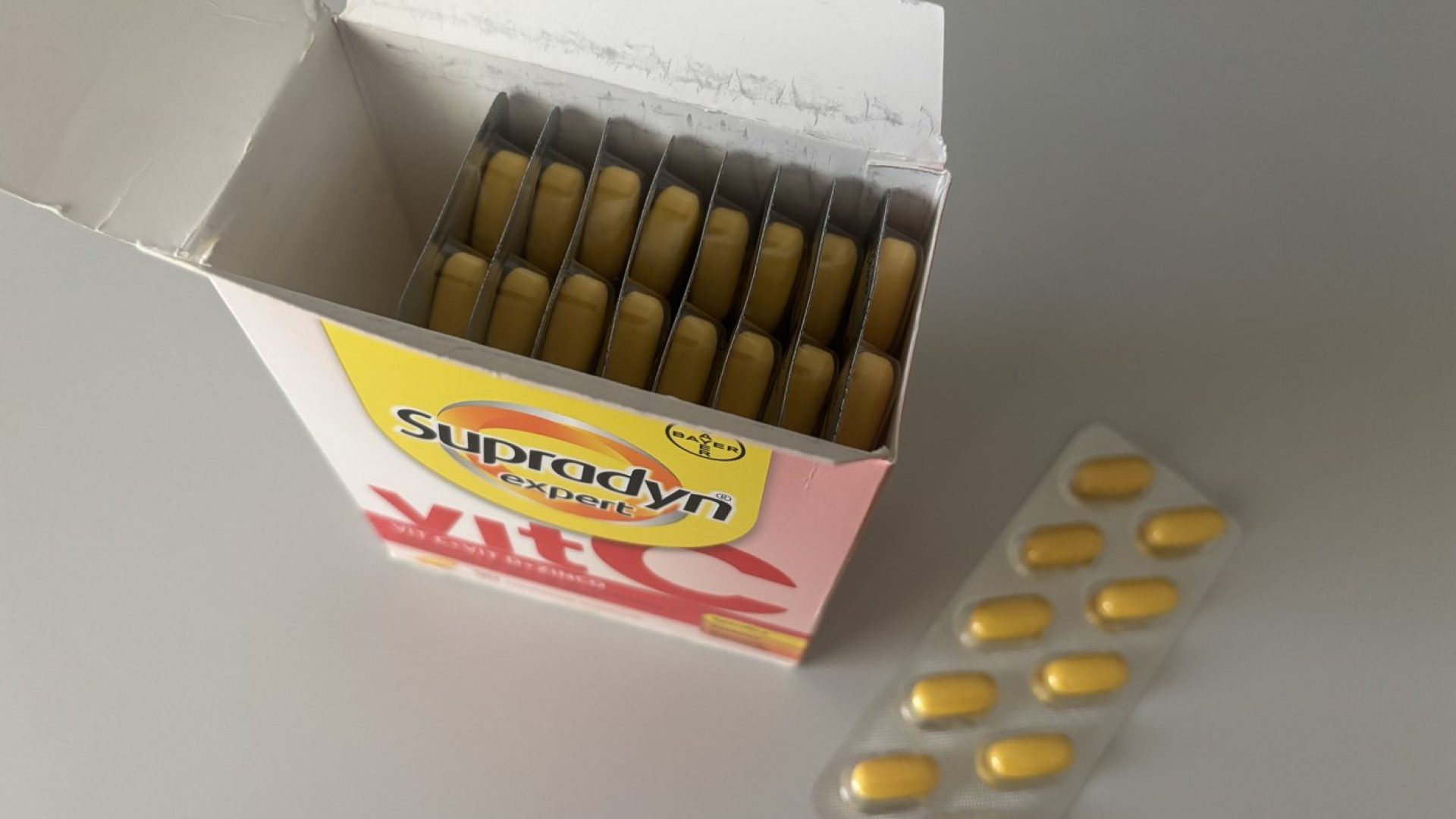 Confezione aperta Supradyn Expert Vitamina C con blister da 90 compresse
