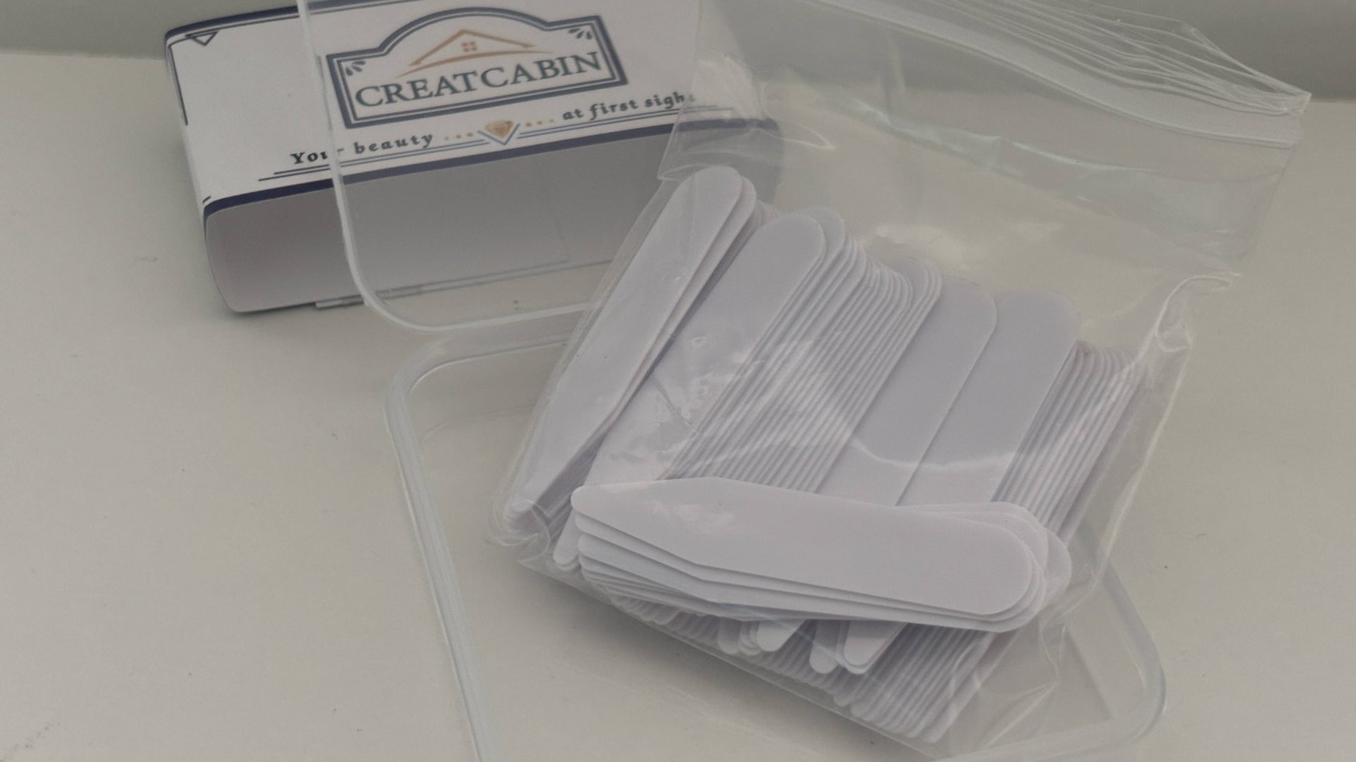 Scatola con 100 inserti colletto camicia in plastica CREATCABIN