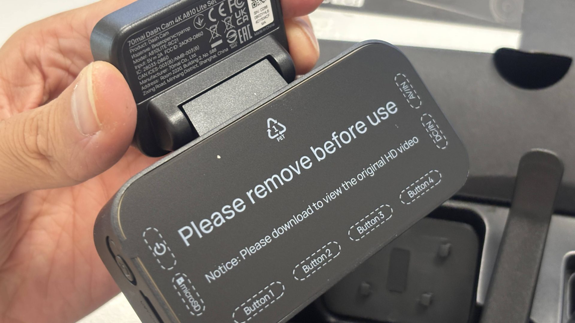70mai Dash Cam 4K - pulsante laterale e ingresso microSD