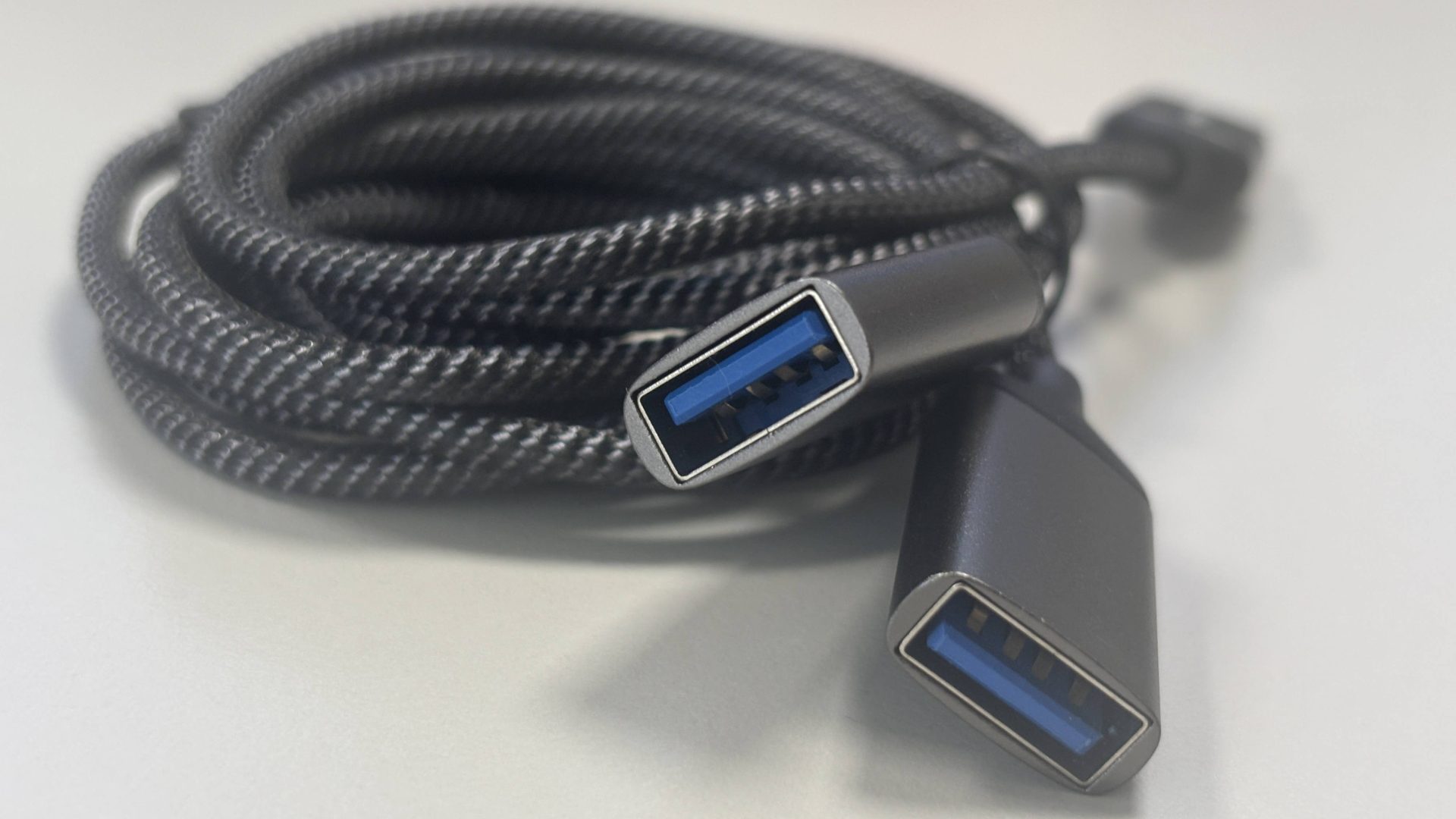 KiwiBird Splitter USB: connettori in alluminio e guaina intrecciata