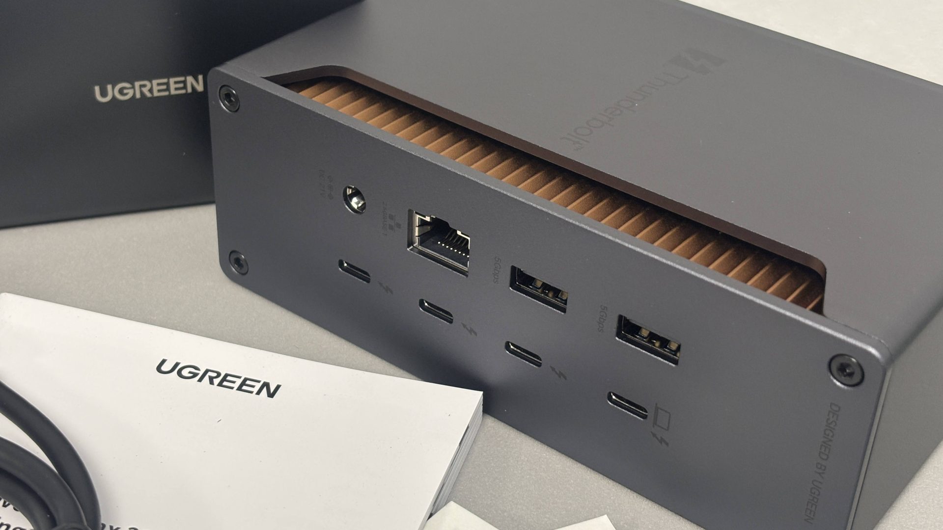 UGREEN Revodok Max 293 porte laterali USB-C SD card jack audio