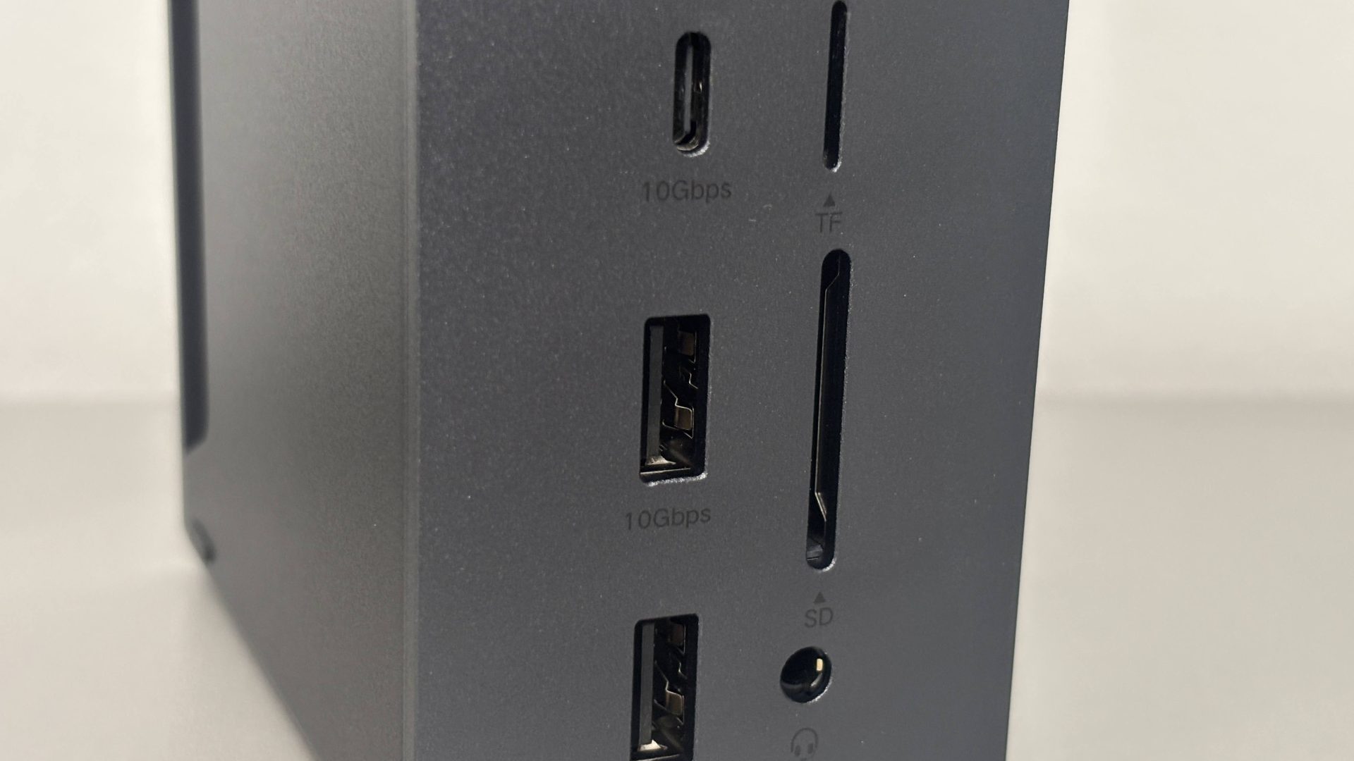 UGREEN Revodok Max 293 porte posteriori Thunderbolt 5 DisplayPort Ethernet