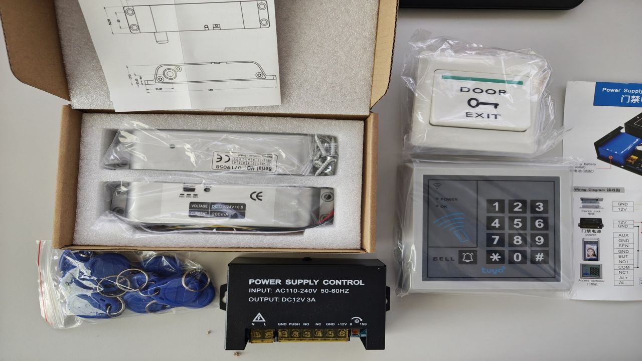 Kit controllo accessi RFID Tuya WiFi Gaocinys: contenuto confezione completo