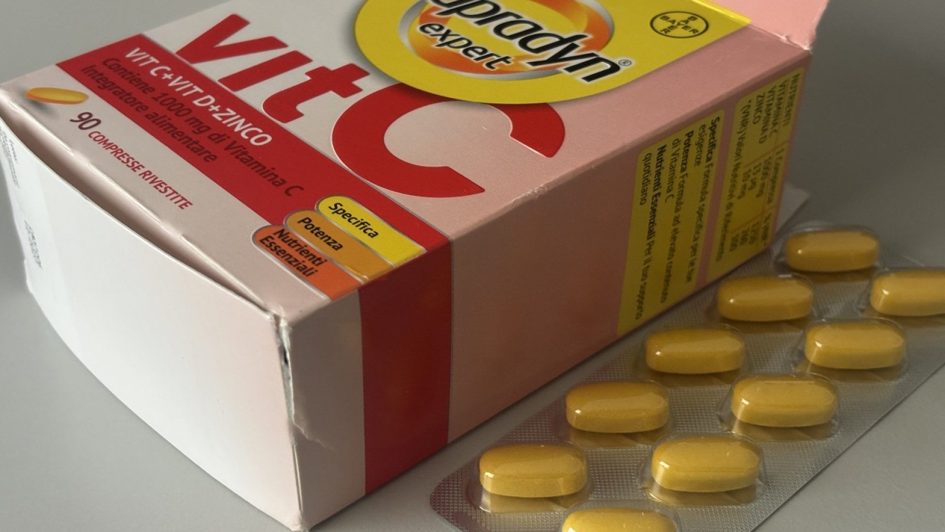 Supradyn Expert Vitamina C 1000 mg + Zinco, scatola e blister di compresse