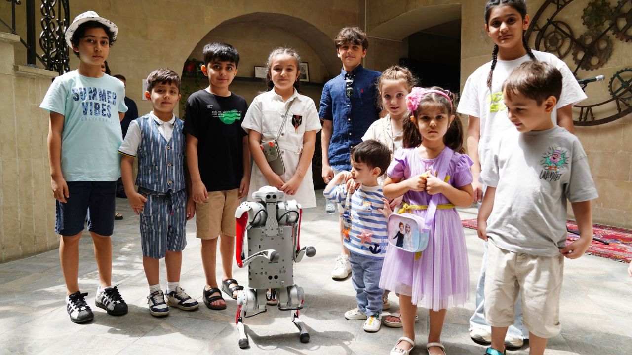 Bambini in abbigliamento estivo colorato, offerte Chicco estate 2026 su capi e scarpe