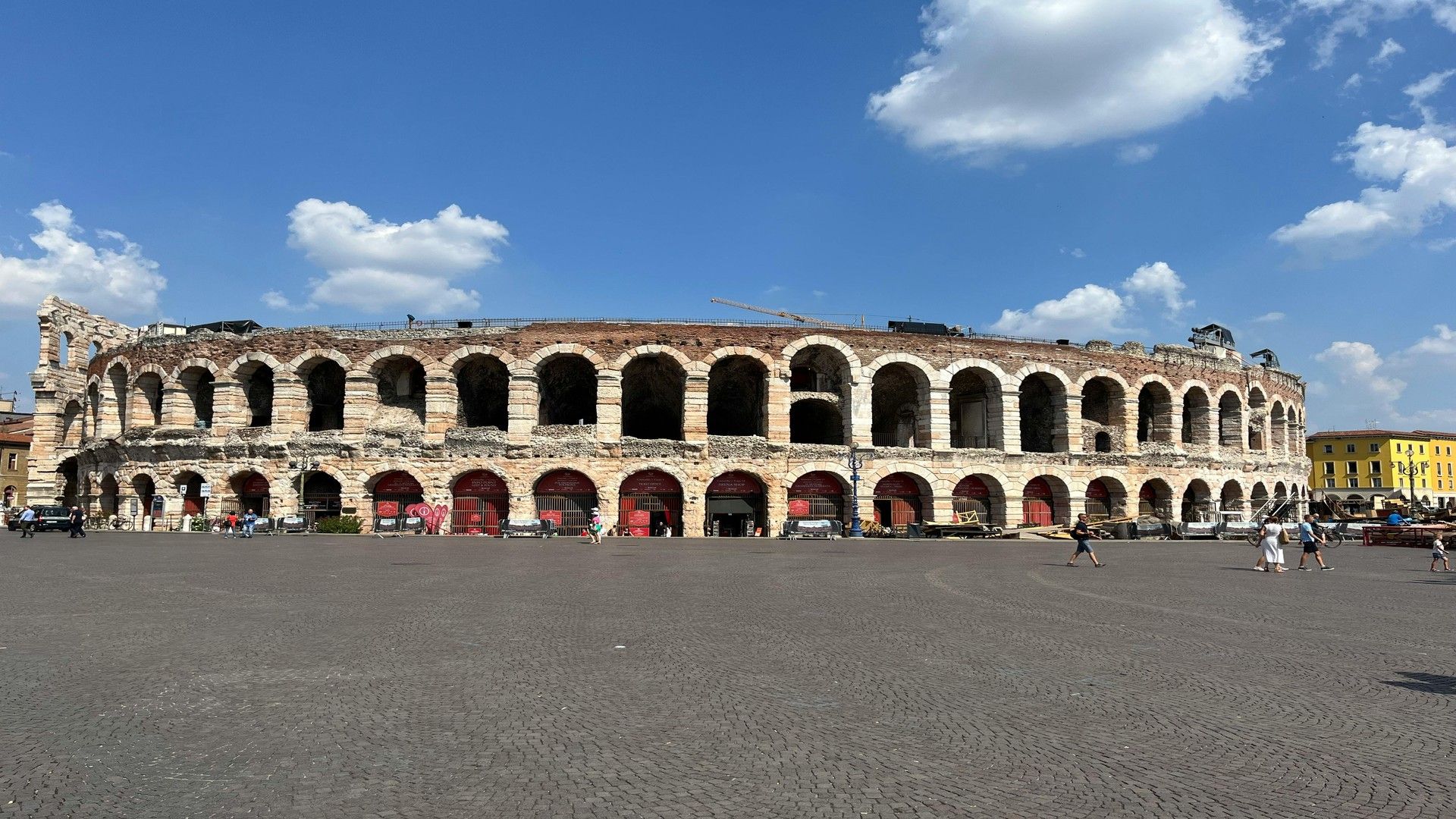 Arena di Verona, anfiteatro romano visto dall'esterno